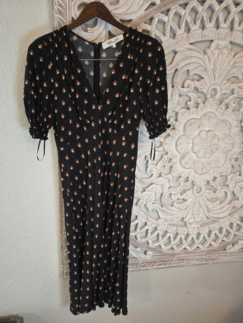 Diane Von Furstenberg Women's V Neck Puffed Short Sleeves Midi Dress 0 - Picture 3 of 11